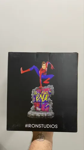 Estatua Homem-Aranha 1/10 Iron Studios