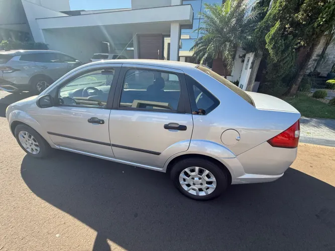 Ford Fiesta Sed. 1.6 8V Flex 4P 2005