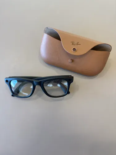 Ray-Ban Meta Wayfarer Preto com lente Transitions - Estado impecável