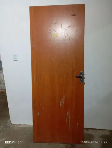 Duas portas de 80 .uma nova e uma semi nova 
