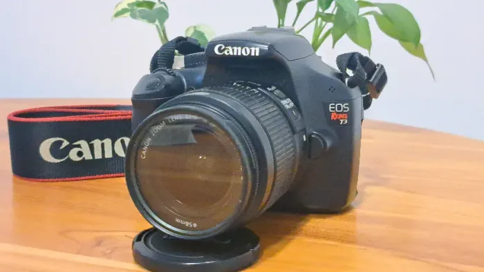 Câmera Canon EOS Rebel T3 com Lente 18-55mm Bateria e Carregador Originais