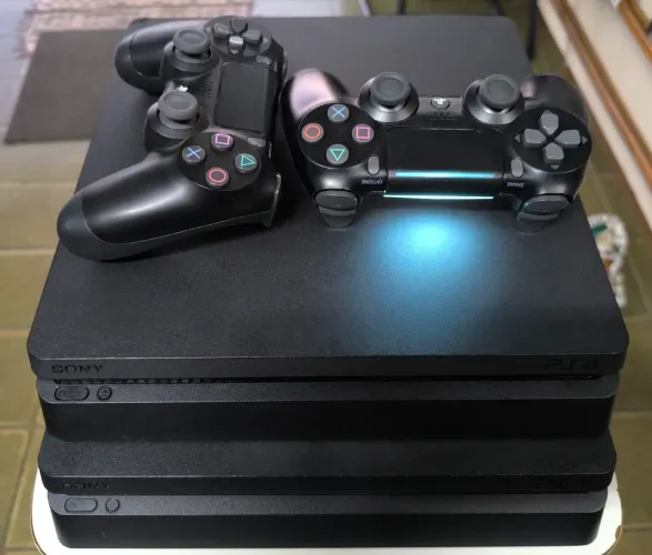 3× de R$500/PS4 Slim 500gb ou 1TB com cabos e controle Original na TILTY'S GAMES "VENDA"