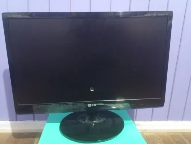LG 32 Polegadas, inclui cabo e controle.