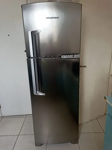 Vendo geladeira Brastemp que resfria mas não gela