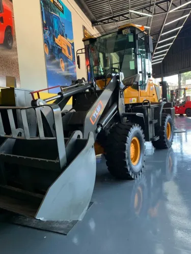 PÁ CARREGADEIRA SUPER OFERTA 18X CARTÃO