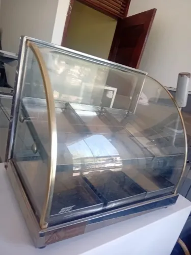 Estufa com 6 bandejas