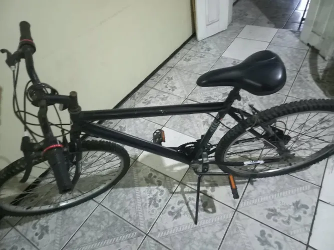 Bicicleta preta aro 16
