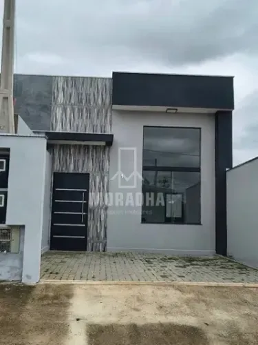 Linda casa com 3 dormitórios em Loteamento Fechado