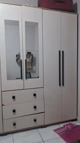 Guarda roupa semi novo 6 portas