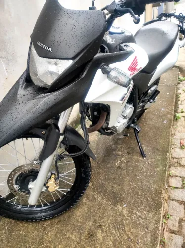 VENDE_SE XRE 300 NOVISDIMA *