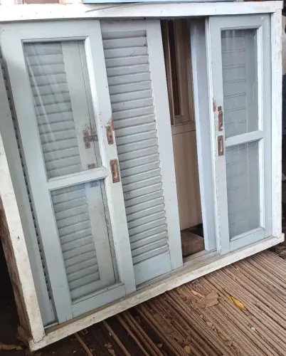 JANELA ANTIGA DE MADEIRA /// R$550,00