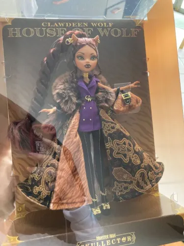 MONSTER HIGH CLAWDEEN HOUSE OF WOLF SKULLECTOR