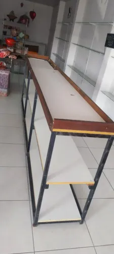 Balcão prateleiras
