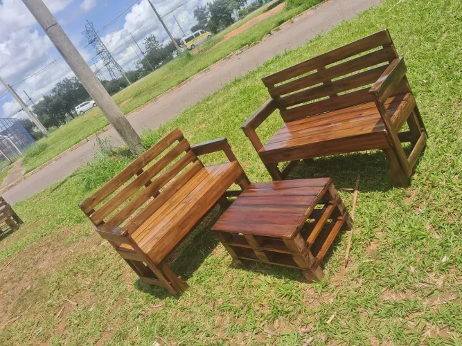 Lindo jogonde bancos namoradeira feito com palete