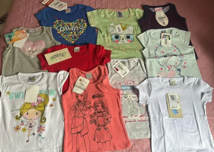 Vendo lote de blusinhas 3 anos Novas diversas marcas todas por 130,00