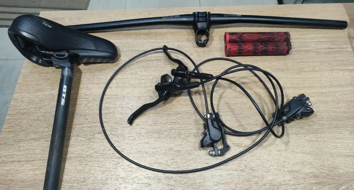 Kit para bike mídia!Todas as peças semi novas!