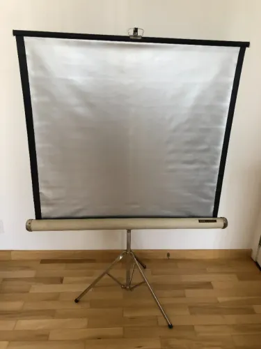 Tela de projeção com tripé