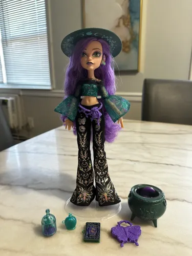 Boneca Moonspell Magic by Monster High - Willow Thorne