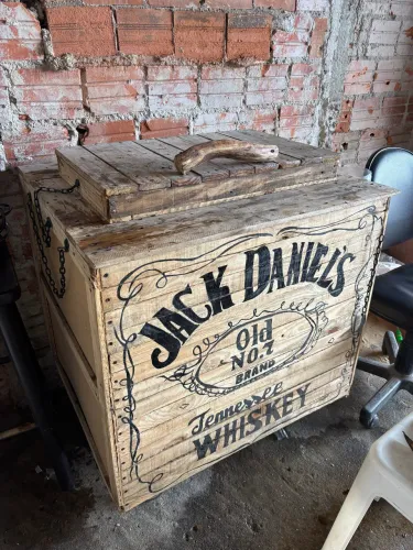 Cooler para bebidas de Madeira 