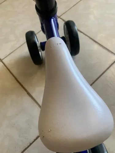Bicicleta infantil de equilíbrio
