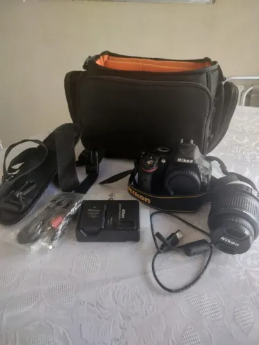 Câmera Fotográfica Nikon D5200 - 11mil cliques em ótima conservação
