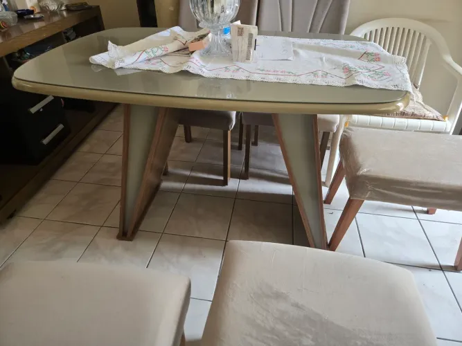 Mesa 4 lugares, tampo de vidro!!