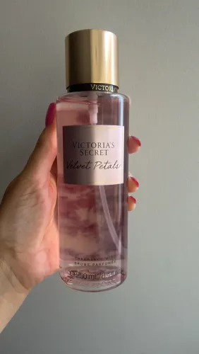 Body splash victoria secrets velvet petals original