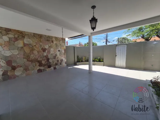 Casa à Venda no bairro Cidade dos Funcionários - Fortaleza/CE