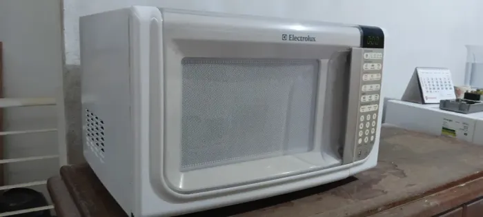 Mucroondas eletrolux 31 litros
