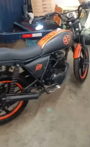 Dafra 150 café race