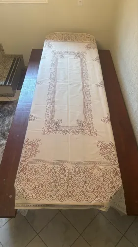 Mesa comprida para área de churrasco
