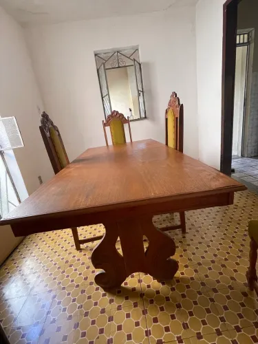 Mesa de jantar com 4 cadeiras