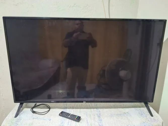 Tv lg 49 polegadas 4k smart, leia o anúncio.