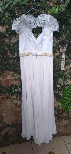 Vestido de Noiva Romântico com Renda e Pérolas | Usado Apenas Uma Vez