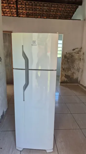 Vende-se geladeira Electrolux funcionando perfeitamente faço entrega