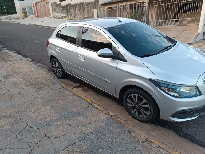Chevrolet Onix Hatch LTZ 1.4 8V Flex Power Mec. 4P 2014