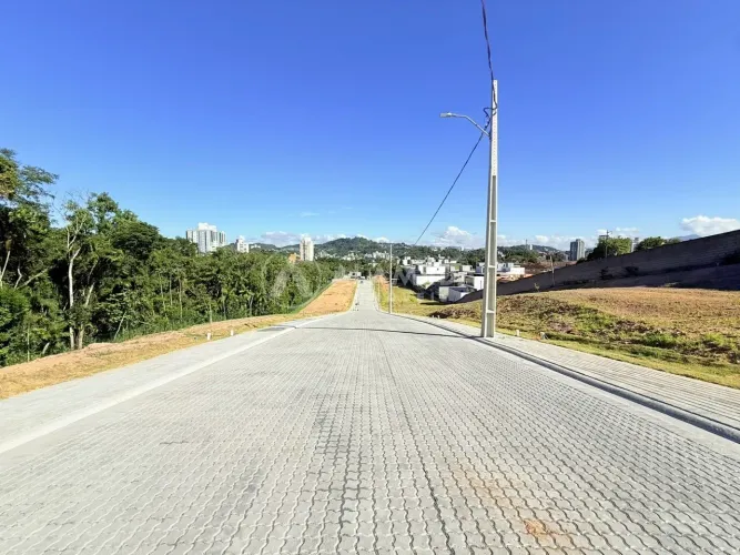 Terreno em Condominio Fechado a 3 minutos do Centro de Blumenau, pronto pra Construir no B