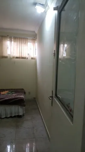 Alugo quarto mobiliado em excelente local 