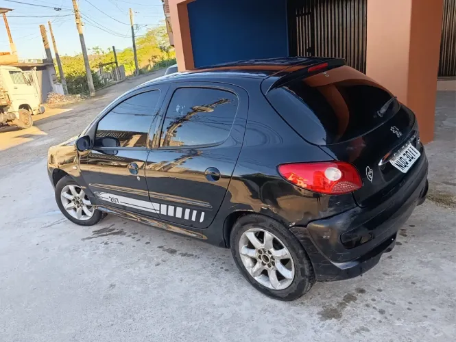 Peugeot 207 XR 1.4 Flex 8V 3P 2010