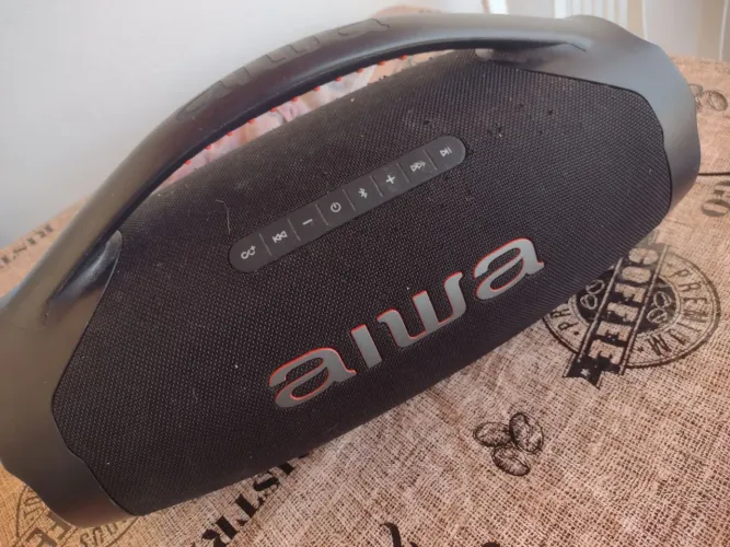 Vende se um som bombox aiwa