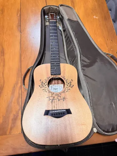 Violão aço Taylor Baby