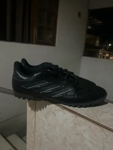 Chuteira Adidas society 