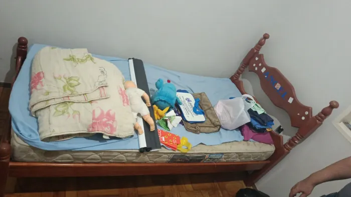 Cama de Madeira + Colchão