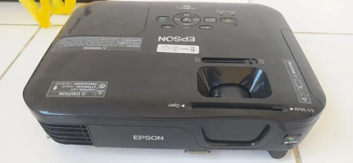 Projetor Epson usado com defeito