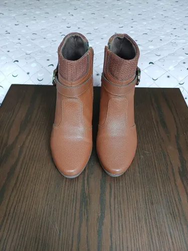 Bota ? marrom ? número 34 