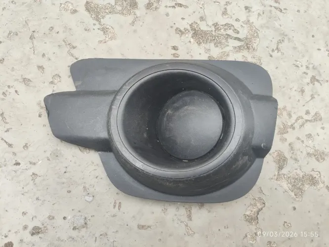 Moldura farol milha esquerdo Renault Kwid 2017 2018 2019 2020 2021 2022