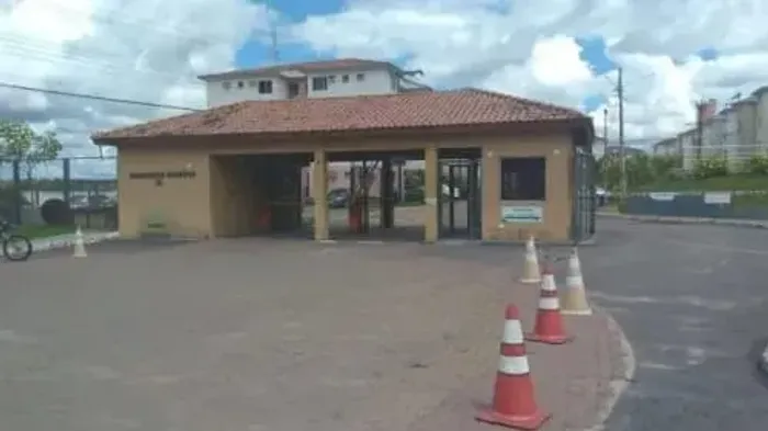 Apto 2 quartos no cond. Orquídea próx. Barreira