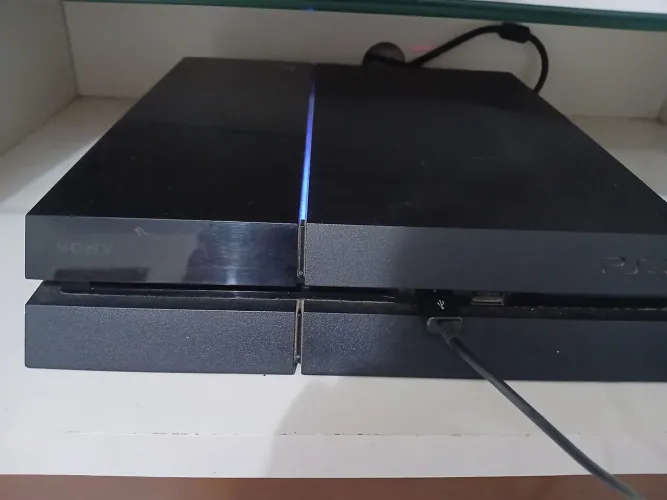 Ps4 500gb com 2 controles