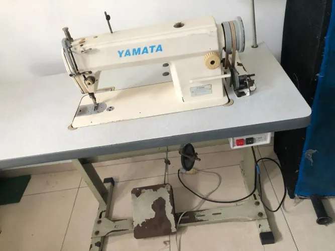 Máquina de costura profissional.