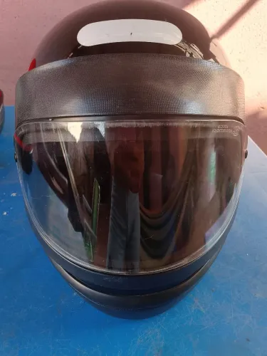 Capacete preto